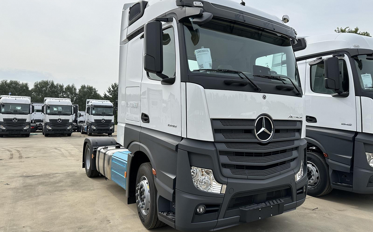 Тягач Mercedes Actros 4x2, белая кабина,Грузовики, тягачи и  автобетоносмесители с подробными характеристиками и описанием от 6 млн  рублей - «ЭМТех» цена 13250000 руб. Mercedes Benz